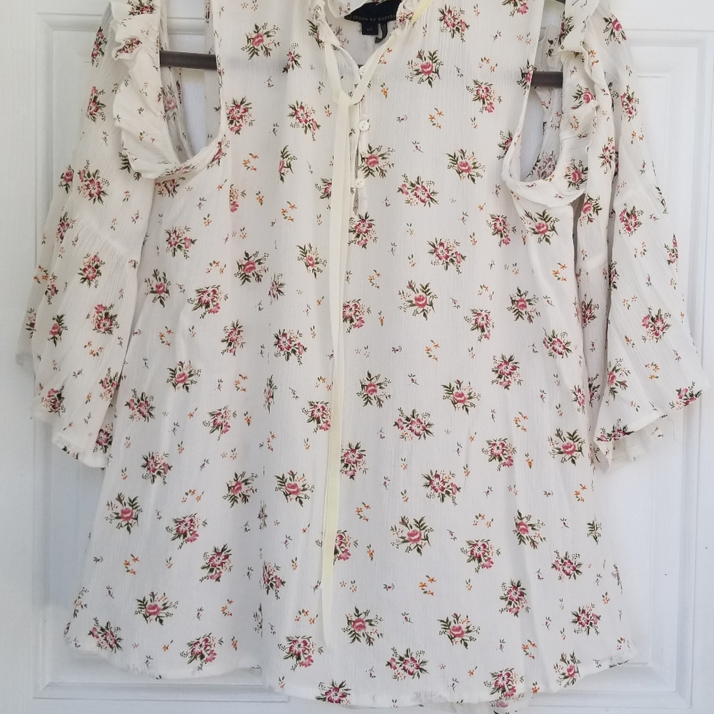 Jean's by Buffalo Cold Shoulder Romantic Rose Floral Top